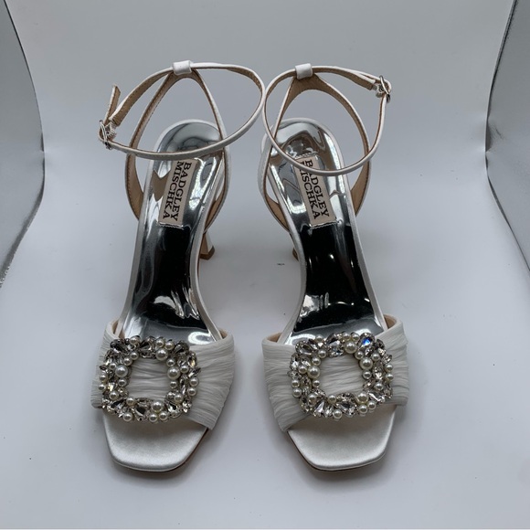 NWOB Badgley Mischka Women's Nixie Peep Toe Stiletto sandal-soft white SZ6 1407 - Picture 1 of 9